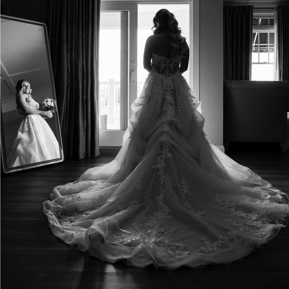 Maggie Sottero Cream Lace Wedding Dress - Picture 4 of 5